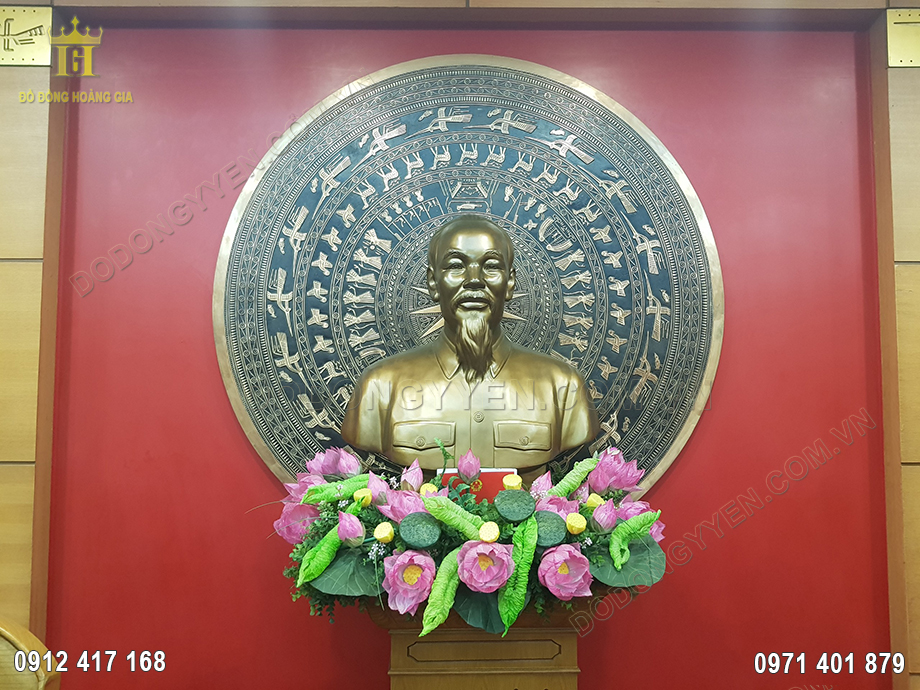 Từng họa tiết hoa văn tr&ecirc;n mặt trống được chạm khắc v&ocirc; c&ugrave;ng sắc n&eacute;t v&agrave; tỉ mỉ